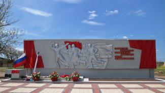 В селе Гвардейское после реконструкции открыли памятник на месте Братской могилы советских воинов
