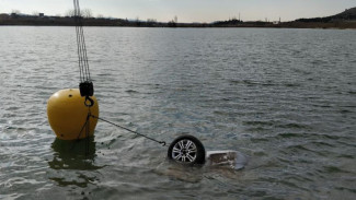 Автомобиль утонул в водоёме под Симферополем: что известно 