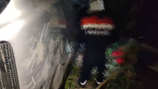 Машина опрокинулась и скатилась в 75-метровую балку в Судаке