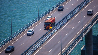 Более двух миллионов грузовиков проехало за три года по Крымскому мосту 