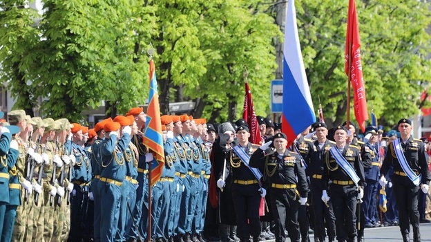 Более тысячи человек приняли участие в репетиции Парада Победы в Крыму