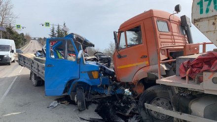 Два грузовика столкнулись под Ялтой