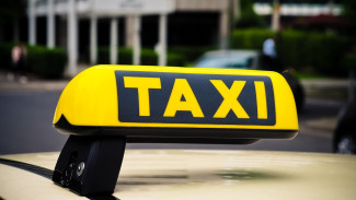 Нелегальные таксисты заблокировали въезд в аэропорт Симферополя