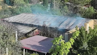  В Феодосии потушили кровлю дома на площади 200 квадратных метров 