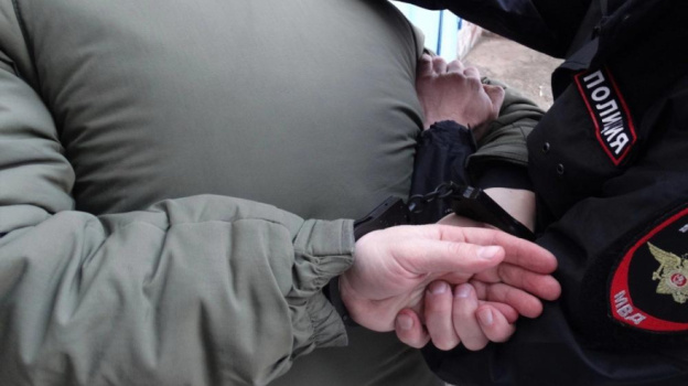 За сутки в Крыму пойманы трое членов банды телефонных мошенников  