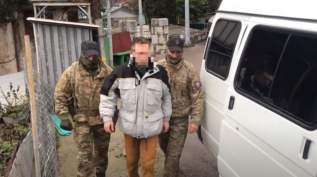 ФСБ задержала двух пропагандистов терроризма в Крыму