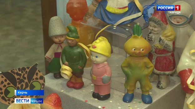 В Керчи открылась выставка старинных новогодних игрушек
