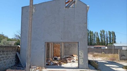 В Раздольненском районе снесли самовольно построенное двухэтажное здание