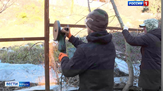 На южном берегу Крыма идет работа по сносу незаконных объектов