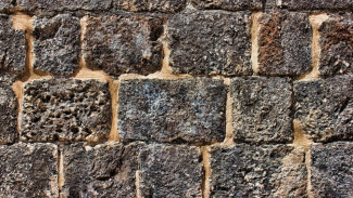 В Севастополе спасли туриста, упавшего с 15-метровой высоты на диком пляже «Инжир»