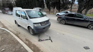 Ребёнок на самокате попал под машину в Алуште