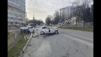 Две легковушки столкнулись на перекрёстке в Севастополе