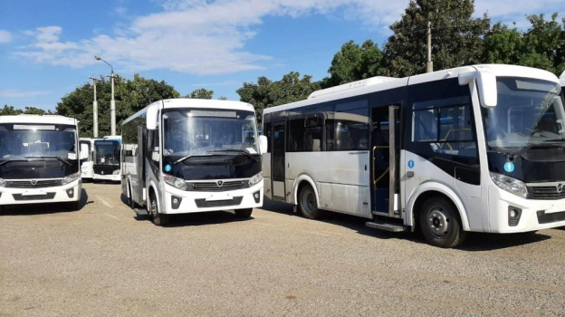 15 автобусов сняли с маршрутов в Феодосии и направили в зону ЧС в Кировском районе