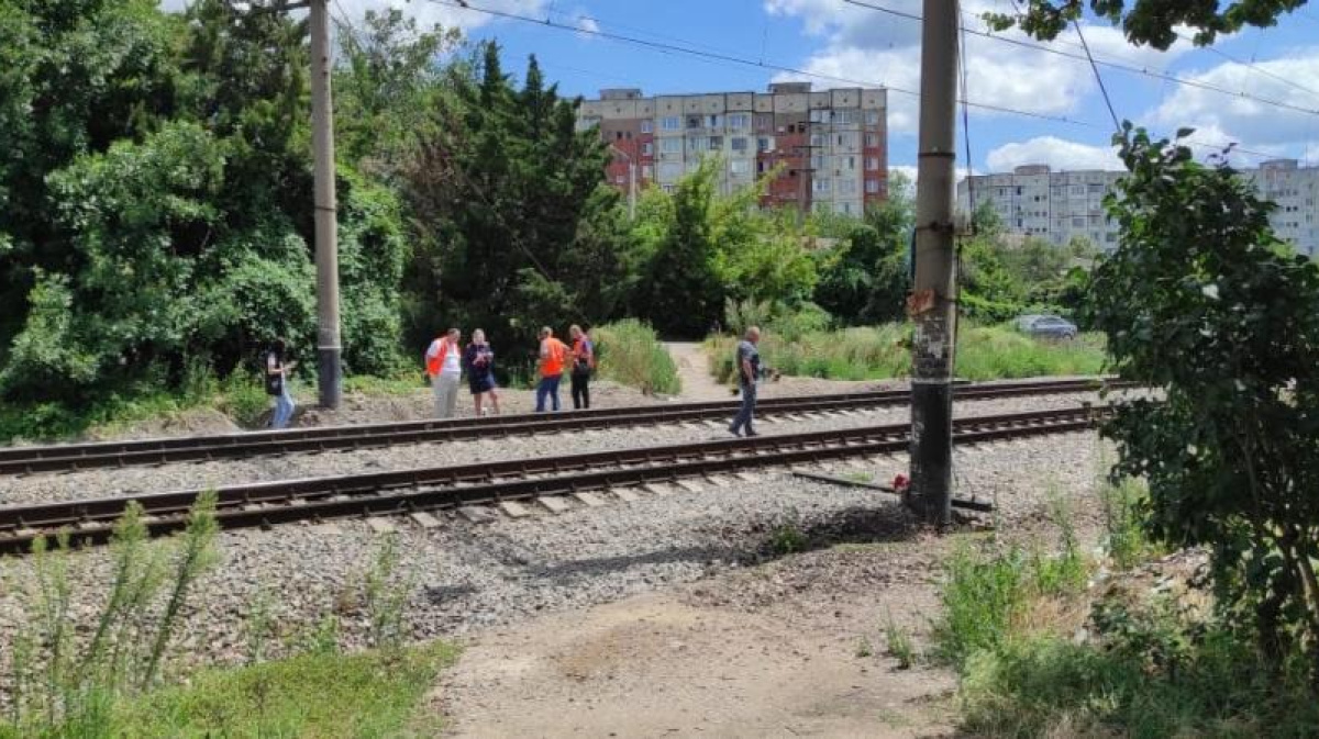 Случай на железнодорожной станции. Девушку сбила электричка. Станция Железнодорожная реконструкция. Железная дорога фото.