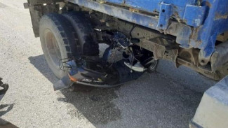 Подросток на мопеде погиб под колесами грузовика в Белогорском районе 