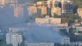 В Ялте на улице Свердлова загорелось хозстроение