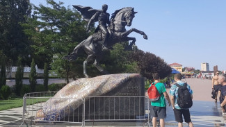 В Феодосии хулиганы повредили памятник генералу Котляревскому 