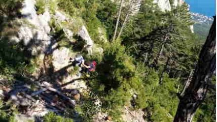 С горы Ай- Петри  сотрудники "Крым спас" эвакуировали девушку