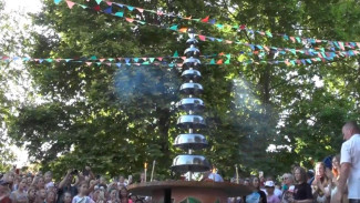 В Севастополе открыли самый большой в России шоколадный фонтан