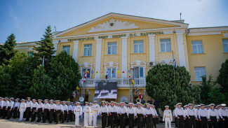Черноморское высшее военно-морское училище награждено орденом Нахимова