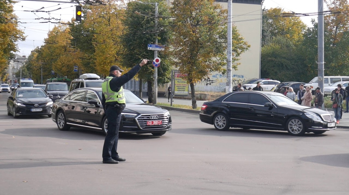 Кортеж зелинского попал в дтп