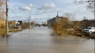 В Евпатории ведутся работы по откачке воды с затопленных улиц 