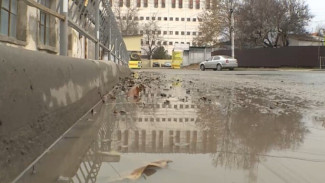Микрорайон Симферополя страдает от крупных утечек воды