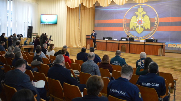 Нового главу МЧС Крыма представили коллективу