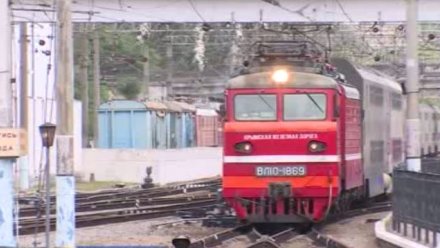 Первый поезд отправился из Крыма в Москву после возобновления работы моста
