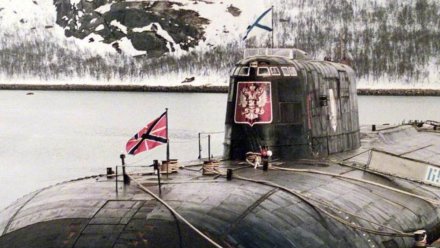 Губернатор Севастополя отдал дань памяти погибшим на подлодке «Курск» подводникам