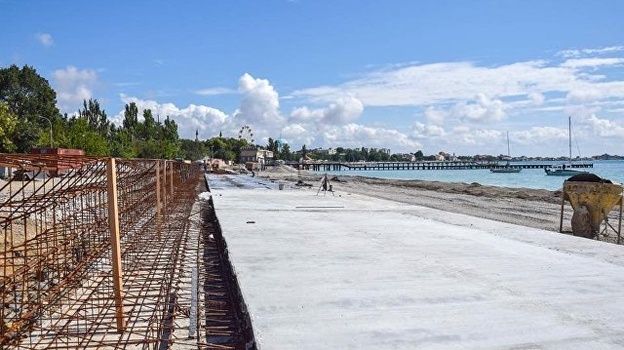 Стали известны сроки завершения реконструкции набережной в Евпатории