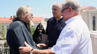 Сергей Аксёнов поздравил митрополита Тихона с днём рождения