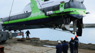 В Феодосии спущено на воду судно на подводных крыльях