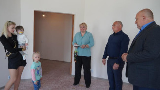 Семья погибшего участника спецоперации получила новую квартиру в Керчи