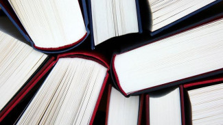 Крым и Псковская область передали 1 000 книг школам Мелитополя