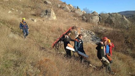 В крымских горах спасли парашютиста, который повис на скале 