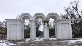 Власти Керчи займутся ремонтом арки в Приморском парке после письма от прокуроров