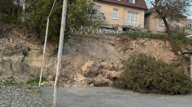 Прокуратура Крыма начала проверку из-за обвала дороги в Симферополе 