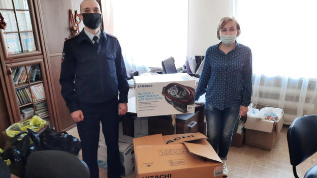 «Полицейский Дед Мороз» посетил реабилитационный центр в Крыму