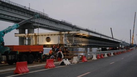 Третий пролет установили на левой части Крымского моста