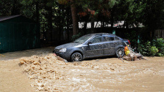 4,5 млн рублей уже получили крымские автомобилисты, чей транспорт пострадал из-за потопа