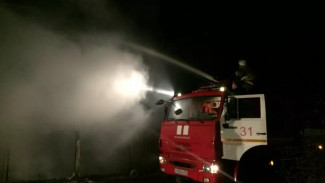 Три автомобиля сгорели ночью в Нижнегорском районе