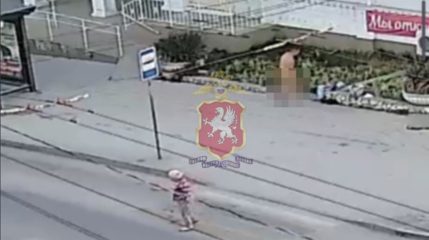 Обнажённый мужчина избил двух пожилых женщин в Севастополе