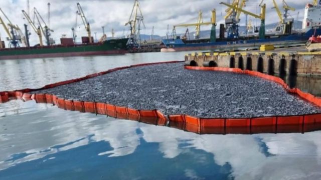 В Чёрном море произошёл разлив нефтепродуктов