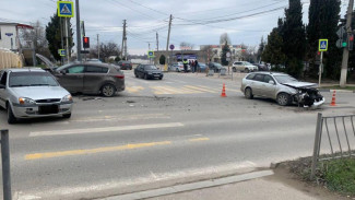 Пенсионер пострадал в тройном ДТП на перекрёстке в Севастополе