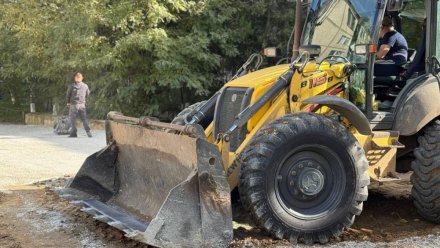 В Керчи устанавливают новые детские и спортивные площадки