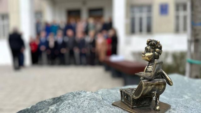 В Симферополе появилась юбилейная пчёлка-казначей