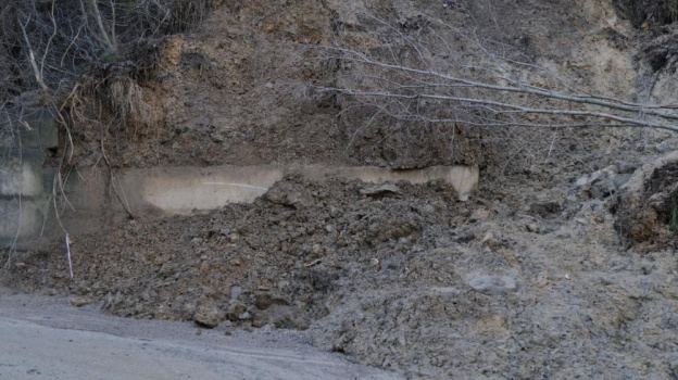 В Ялте образовался оползень из-за отсыпки грунта и склада стройотходов