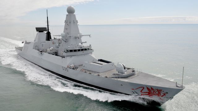 Из Чёрного моря впервые выдворили военный корабль НАТО
