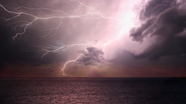 Мощный шторм обрушится на Крым в пятницу